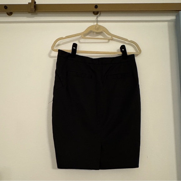 Club Monaco Black Above the Knee Pencil Skirt - Picture 4 of 6